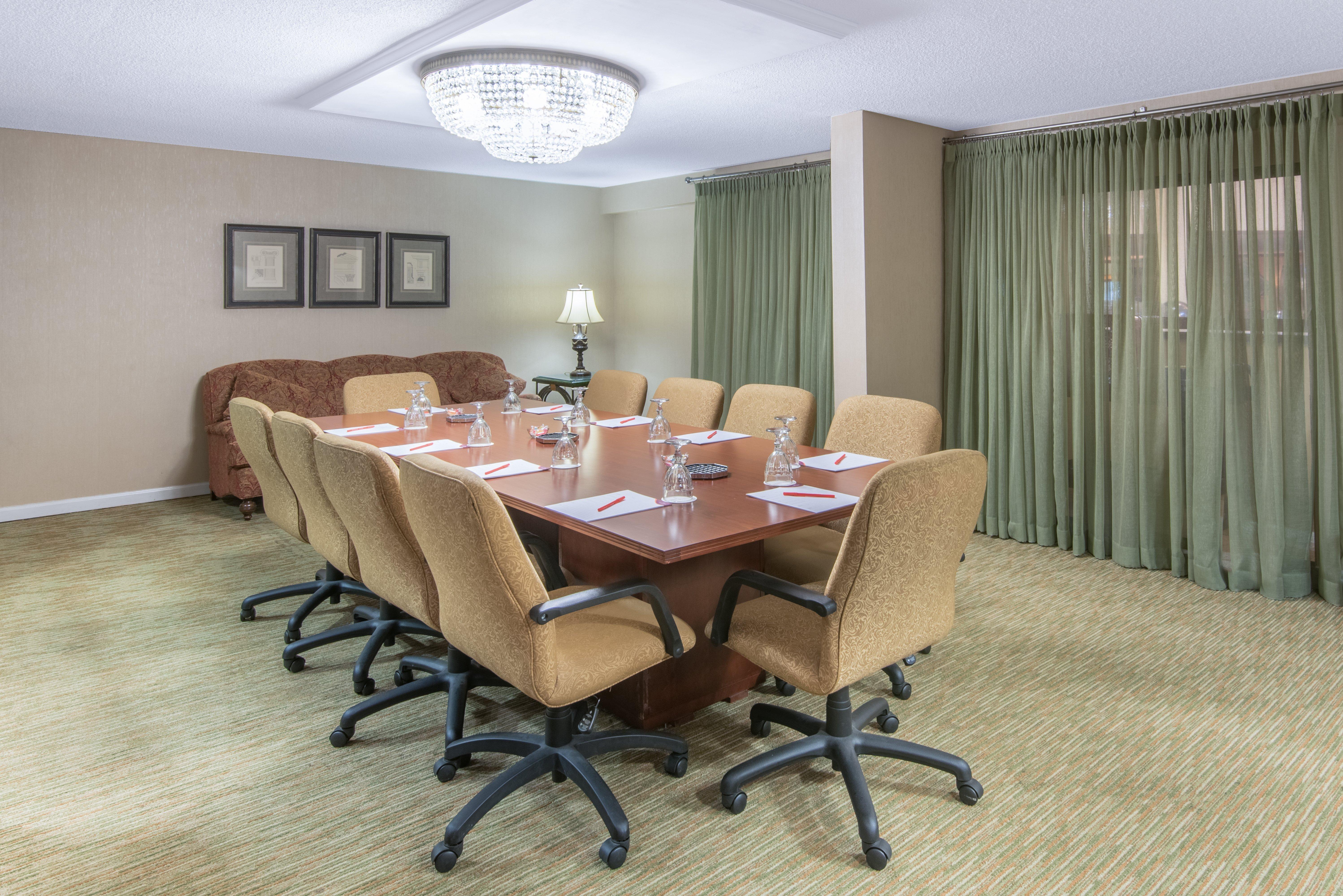 Crowne Plaza Hotel Hickory By Ihg Exterior photo